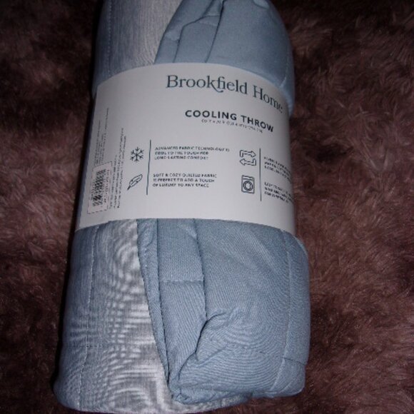 Brookfield Home Reversible All-Season Cooling Throw, 60" x 70", Blue New - Picture 3 of 3